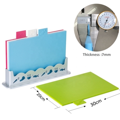 Transforma tu cocina con nuestro juego de tablas de corte de 4 colores tamaño 30x20cm