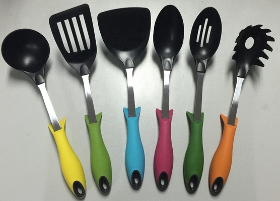 Los utensilios de cocina son materiales sostenibles y de cabeza de nylon para sus artículos básicos de cocina