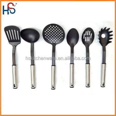 Conjunto de herramientas de cocina de nylon moderno para utensilios de cocina en productos domésticos