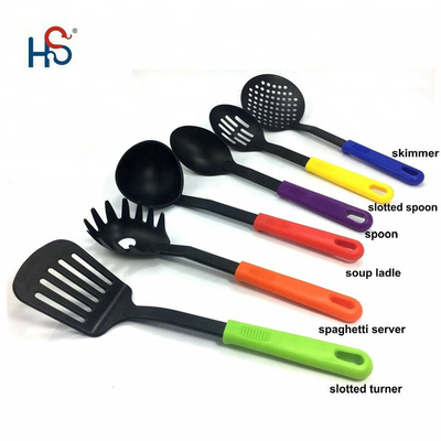 Utiliarios de cocina de nylon sostenibles para utensilios de cocina caseros no adhesivos en cualquier color