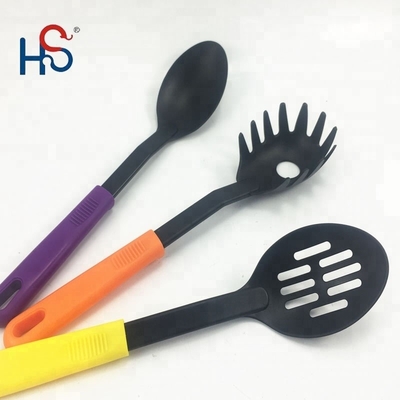 Utiliarios de cocina de nylon sostenibles para utensilios de cocina caseros no adhesivos en cualquier color
