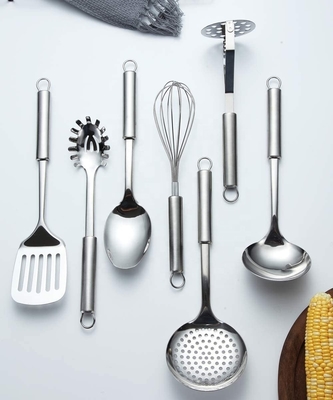 Conjunto de utensilios de cocina de acero inoxidable de 7 piezas sostenibles para especificaciones ODM u OEM