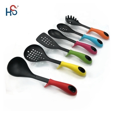 Conjunto de utensilios de cocina antiadherentes y accesorios de cocina Una combinación ganadora