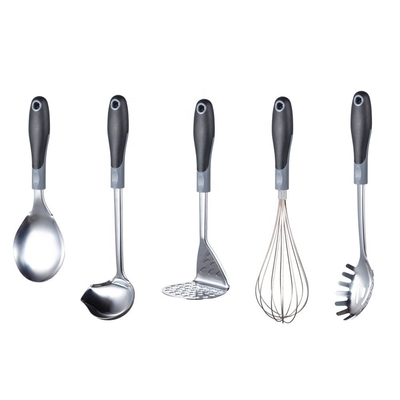 Diseños de cocina compactos Conjunto de utensilios de acero inoxidable con utensilios metálicos incluidos