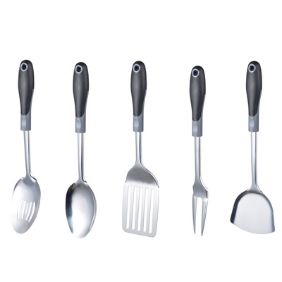 Diseños de cocina compactos Conjunto de utensilios de acero inoxidable con utensilios metálicos incluidos