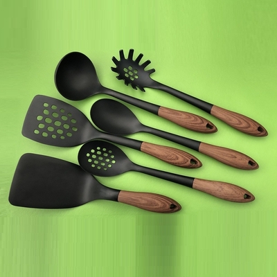 Colorido Set de utensilios de horneado de nylon de 6 piezas Manos de madera y antiadherentes para cocinar
