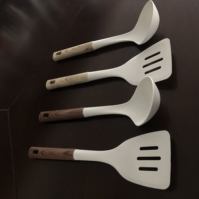 2pcs Conjunto de giradores / cuchara de sopa utensilios de cocina herramientas de nylon resistentes al calor para cocinar