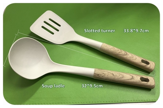 Impresión de seda o logotipo con grabado lujoso mango de madera Set de utensilios de cocina gris