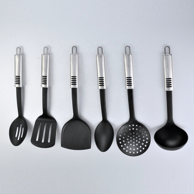Lista de artículos de cocina de color personalizado Conjunto de utensilios de cocina inteligentes con herramientas sostenibles