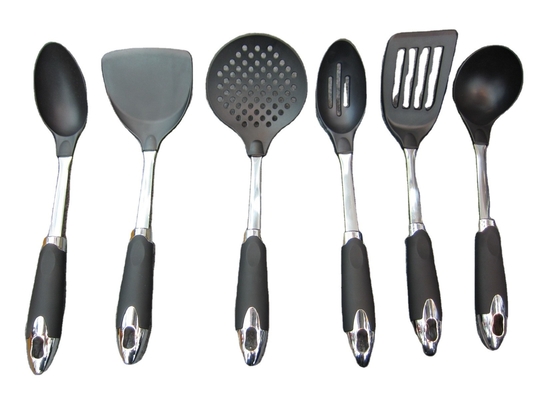 Un conjunto de utensilios de cocina imprescindibles para cada servicio de personalización de cocineros en casa