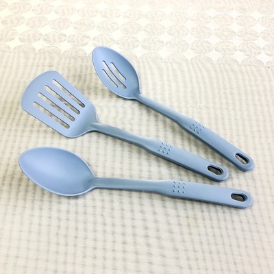 Modernos mangos de nylon utensilios de cuchara para servir sopa salsa minestra y pasta diseño negro