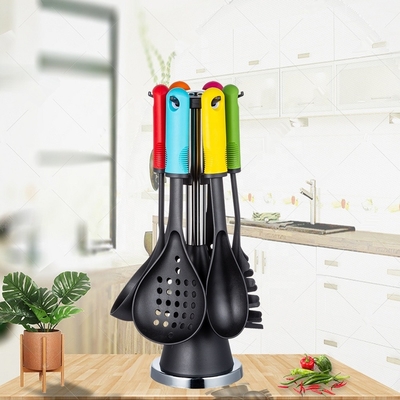 Conjunto de utensilios de cocina de cocina sostenible con soporte giratorio y material de mango TPR PP