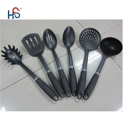 Set de utensilios de cocina de nylon de 7 piezas utensilios de cocina de plástico sostenible para hogareños