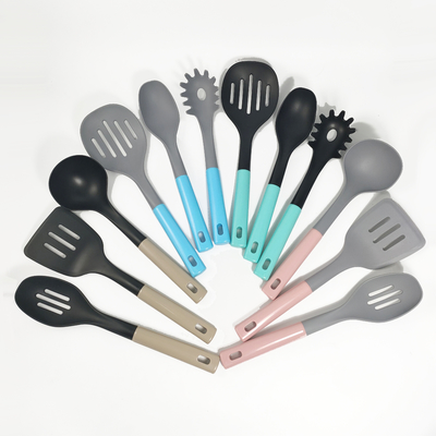 utensilios de cocina de plástico de 7 piezas con mango colorido ABS y material de efecto de madera