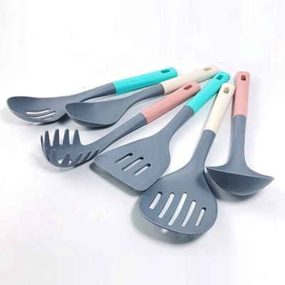 utensilios de cocina de plástico de 7 piezas con mango colorido ABS y material de efecto de madera
